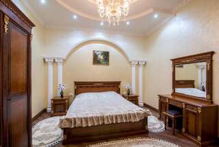 Отель Panskiy Dvir Черновцы Люкс-2
